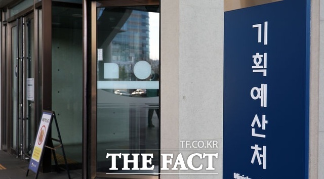 31일 기획예산처와 한국재정정보원은 오는 4월 1일부터 '국고보조금 부정수급 신고센터'를 개설하고 운영한다고 밝혔다. /뉴시스