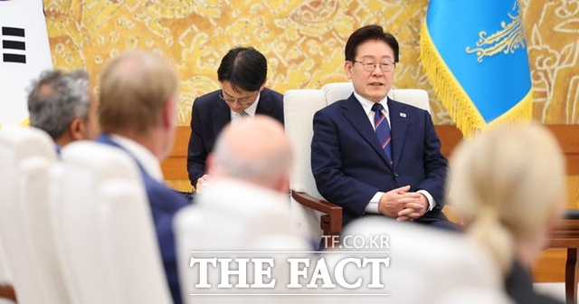 이재명 대통령이 31일 청와대에서 미국 하원의원단을 접견하며 발언하고 있다. /뉴시스