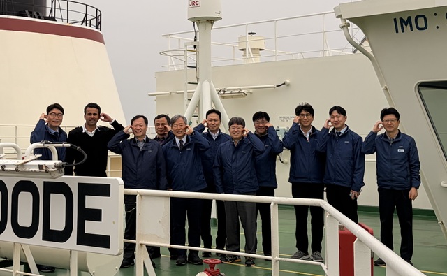 한국서부발전은 31일 가스공사 평택 액화천연가스 생산인수기지를 방문해 구미가스복합발전소용 호주산 액화천연가스(LNG) 초도 물량 입항과 공급 체계를 점검했다. / 서부발전