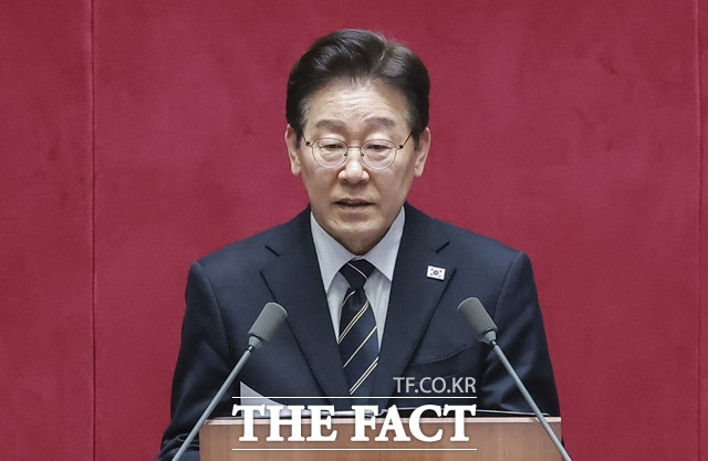 이재명 대통령이 2일 여의도 국회 본회의장에서 2026년도 제1회 추가경정예산안 시정연설을 하고 있다. /뉴시스