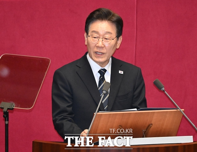 이재명 대통령이 2일 여의도 국회 본회의장에서 2026년도 제1회 추가경정예산안 시정연설을 하고 있다. /뉴시스