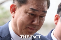  김병기 5차 경찰 출석…'부자 같은 날 조사' 질문에 침묵