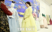  김혜경 여사, 한복 유네스코 등재추진단 차담…