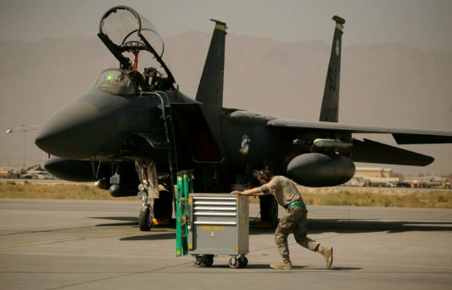 미국 언론이 미군 F-15E 전투기를 피격한 이란군이 중국산 무기를 사용했을 가능성이 있다고 보도했다. /뉴시스