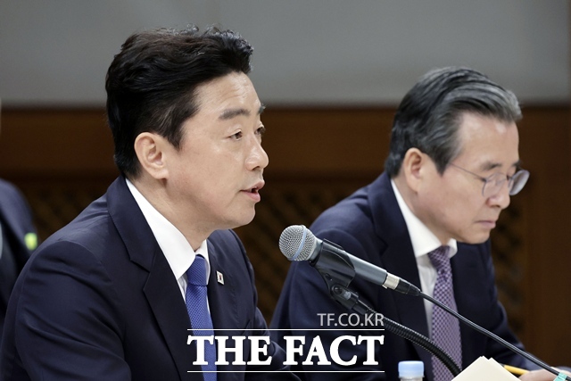 강훈식 대통령 비서실장이 7일 춘추관에서 가진 중동 상황 관련 기자간담회에서 발언하고 있다. /뉴시스