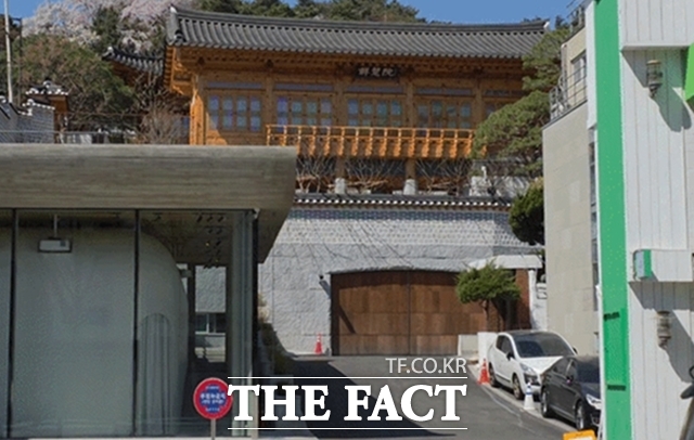 SK그룹은 8일 서울시 종로구 삼청동 선혜원에서 창업회장과 선대회장을 기리는 '메모리얼 데이'를 비공개로 진행한다. /뉴시스