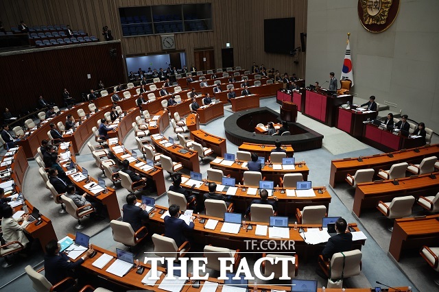 8일 오전 서울 여의도 국회에서 예산결산특별위원회 전체회의가 열리고 있다. 여야는 일부 사업 예산을 두고 공방을 벌였다. /뉴시스