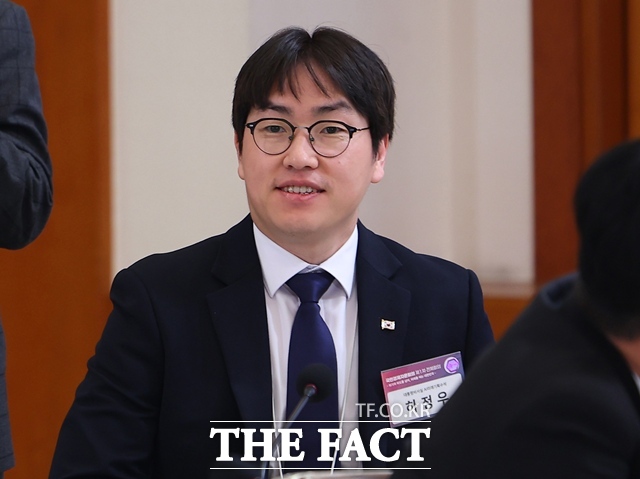 하정우 청와대 AI미래기획수석이 9일 청와대에서 열린 국민경제자문회의 전체회의에 참석하고 있다. /뉴시스