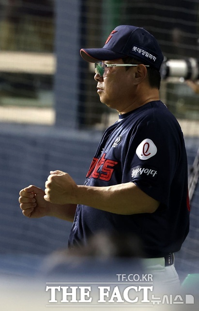 김태형 롯데 자이언츠 감독은 2024년과 2025년 연속 7위에 머물렀다. 두산 베어스 감독 시절 거둔 7년 연속 한국시리즈 진출의 명망이 많이 희석됐다. /뉴시스