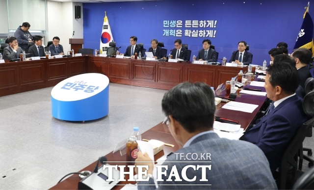 유동수 더불어민주당 중동대응특위 위원장이 13일 오전 서울 여의도 국회에서 열린 중동사태 경제대응특위 제3차 회의에서 발언을 하고 있다. /뉴시스