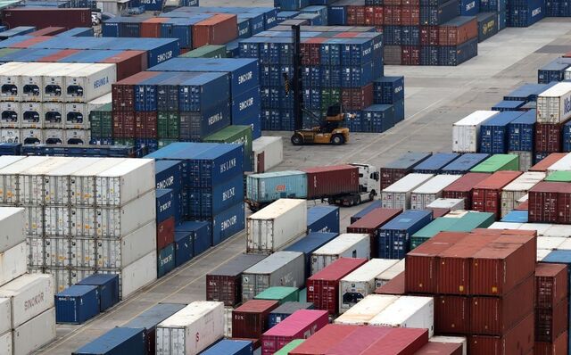 산업통상부는 14일 상생 무역금융 확산 간담회를 열고 대·중소기업과 금융기관이 함께 참여하는 민·관 협력형 금융모델을 제시했다. 사진은 지난 1일 부산 남구 신선대 부두 야적장. / 뉴시스