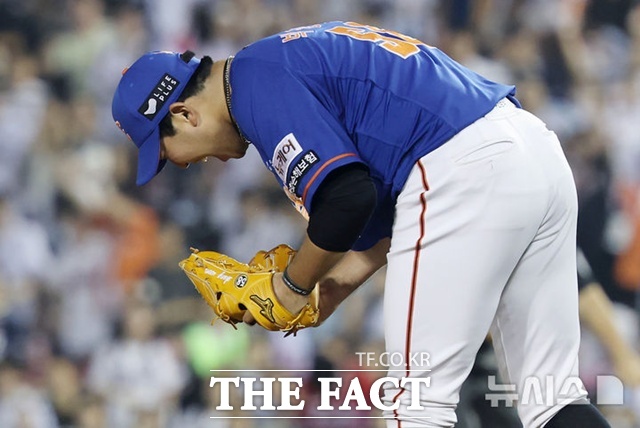 한화 이글스 불펜의 맏형 박상원은 이번 시즌 난타당하고 있다. 팀 승리도 덩달아 날아갔다. /뉴시스