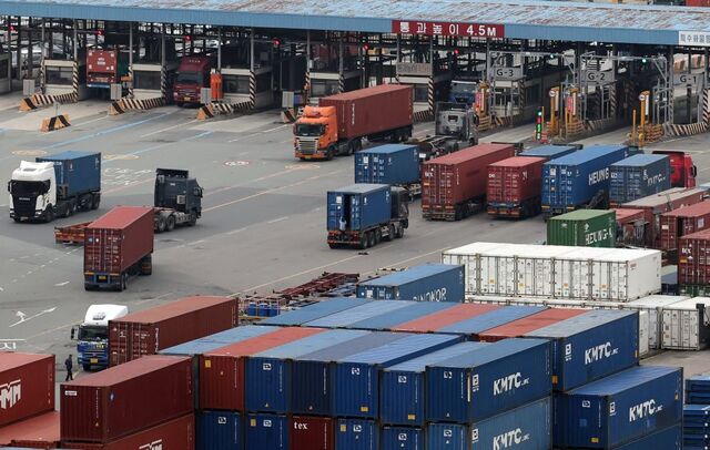 4월 1일~20일 수출액이 504달러를 기록하며, 지난해 같은 기간보다 49.4% 증가했다. / 뉴시스