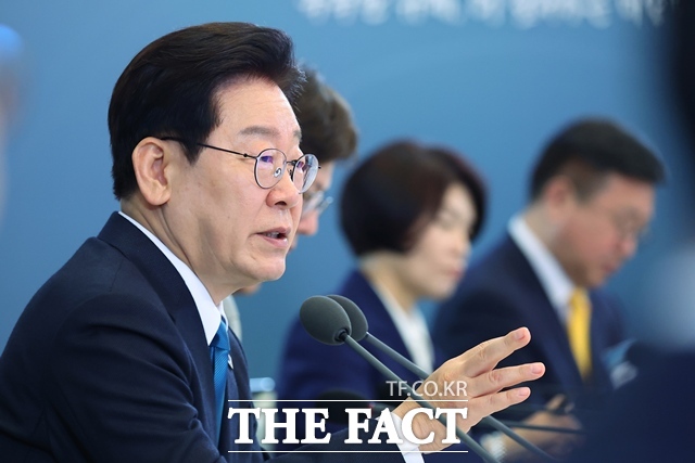 이재명 대통령이 15일 청와대에서 주재한 규제합리화위원회 제1차 전체회의에서 발언하고 있다. /뉴시스