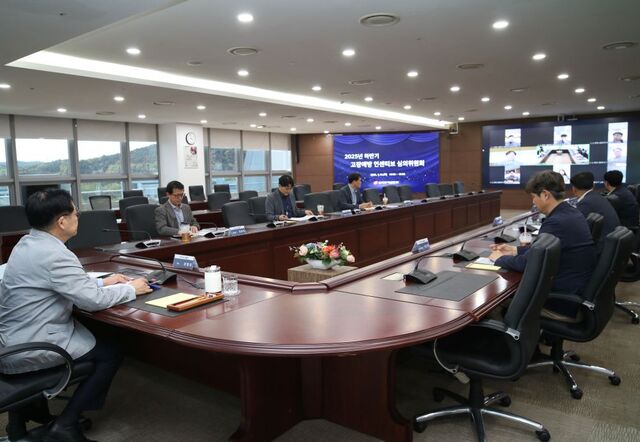 한국동서발전은 16일 울산 중구 본사에서 ‘2025년 하반기 고장예방 성과보상 심의위원회’를 개최했다. / 동서발전