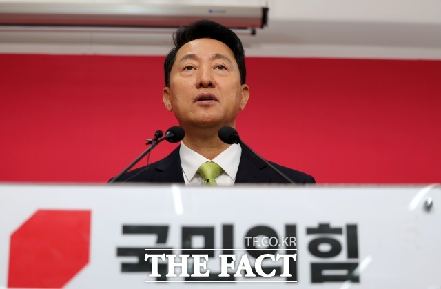 국민의힘 지방선거 서울시장 후보에 선출된 오세훈 서울시장이 18일 오전 서울 여의도 국민의힘 당사에서 서울시장 후보 선출 관련 기자회견을 하고 있다. /뉴시스