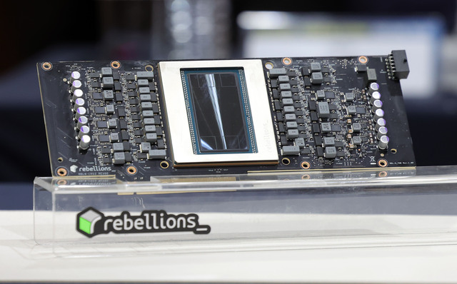 산업통상부는 23일 서울 엘타워에서 관계부처와 산학연 전문가들이 참여한 차세대 전력반도체 포럼을 열고 ‘차세대 전력반도체 산업 육성 로드맵’ 추진 현황을 공유했다. 사진은 지난달 17일 서울 중구 프레스센터에서 열린 국민성장펀드 'K-엔비디아 프로젝트' 민관 합동간담회에서 AI 반도체 기업인 리벨리온 제품이 놓여 있다. / 뉴시스