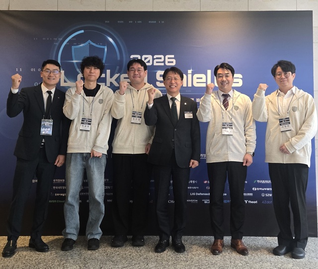 한국전력은 오는 24일까지 에스토니아 탈린에서 열리는 ‘락드쉴즈(Locked Shields) 2026’에 대한민국·헝가리 연합훈련팀 일원으로 참가한다. / 한전