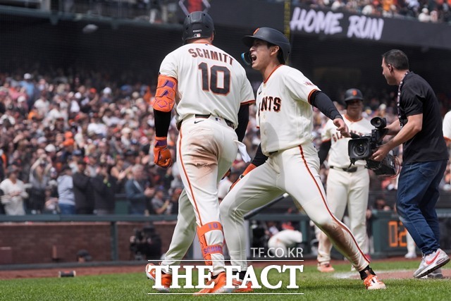 샌프란시스코의 리드오프 이정후가 27일 마이애미 말린스와 홈 경경기에서 시즌 첫 4안타를 폭발하며 6-3 대역전을 견인하며 자신의 가치를 입증했다./샌프란시스코=AP.뉴시스