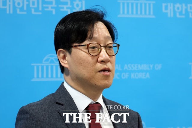 6·3 지방선거를 앞두고 여야 구청장 후보로 공천된 변호사들의 강력범죄 사건 변호 이력을 둘러싼 논란이 이어지고 있다. 사진은 국민의힘 서울 구로구청장 후보로 공천된 홍덕희 변호사. /뉴시스