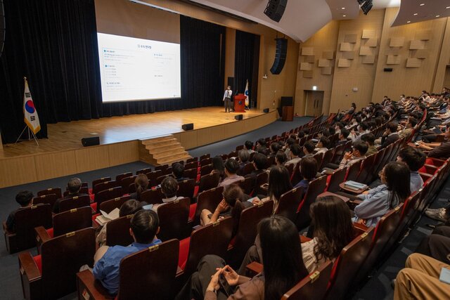 한국가스공사는 11일 사내 전용 AI 모델인 ‘업무 Mate’를 오픈했다. / 가스공사