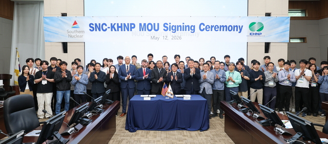 한국수력원자력은 12일 경주 본사에서 미국 에스엔씨(SNC)와 원자력 엔지니어링 분야 협력을 위한 업무협약(MOU)을 체결했다. / 한수원