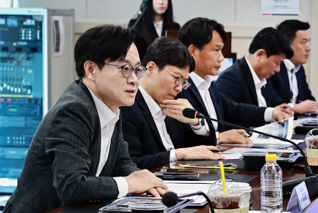 산업통상부는 13일 울산정보산업진흥원에서 ‘울산 MINI 얼라이언스’ 간담회를 열었다. / 산업부