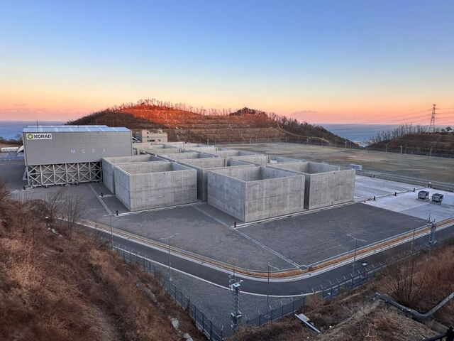 기후에너지환경부와 한국원자력환경공단은 13일 경북 경주시 월성원자력환경관리센터에서 ‘2단계 표층처분시설 준공식’을 열었다. / 기후부