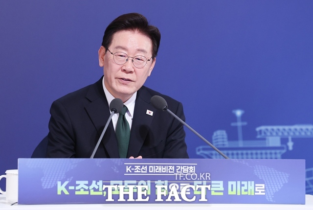 이재명 대통령이 13일 호텔현대 바이 라한 울산에서 열린 K-조선 미래비전 간담회에서 발언하고 있다. /뉴시스