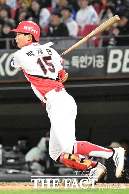 KIA 타이거즈 박재현이 15일 삼성 라이온즈전에서 3-4로 뒤진 9회초 역전 결승 2점 홈런을 날렸다. /뉴시스
