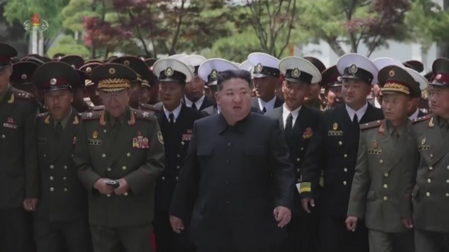 북한은 18일 김정은 국무위원장이 전날 전군 사·여단장을 소집해 남부 국경을 지키고 있는 제1선 부대들을 강화하고 국경선을 난공불락의 요새로 만들 데 대한 우리 당의 영토방위정책을 언급했다고 보도했다. 김 위원장의 이같은 행보는 북한 여자축구팀 내고향여자축구단의 방남 시기와 일치한다. /뉴시스.조선중앙TV 갈무리