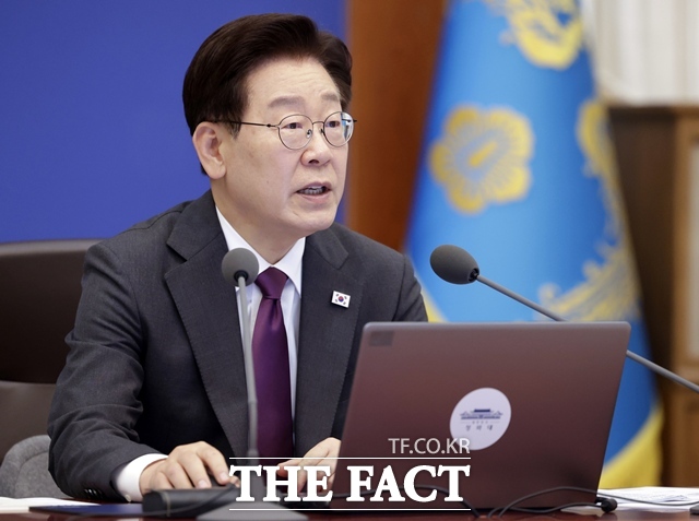 이재명 대통령이 21일 청와대에서 주재한 제34차 수석보좌관회의에서 발언하고 있다. /뉴시스
