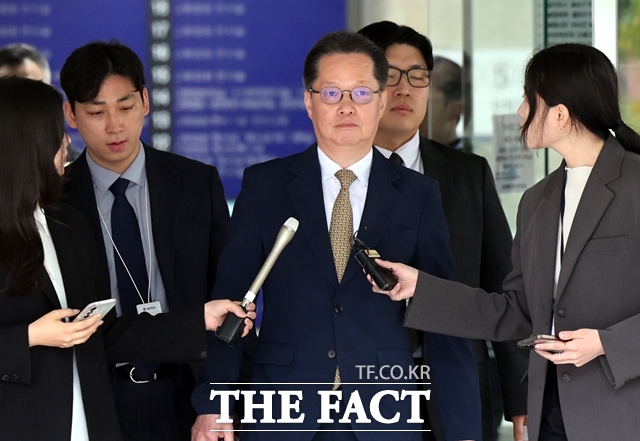 12·3 비상계엄 선포 전후로 내란 행위를 선전한 혐의를 받는 이은우 전 한국정책방송원(KTV) 원장이 21일 오후 서울 서초구 서울중앙지방법원에서 구속 전 피의자 심문(영장실질심사)을 마친 후 법원을 나서고 있다. /뉴시스
