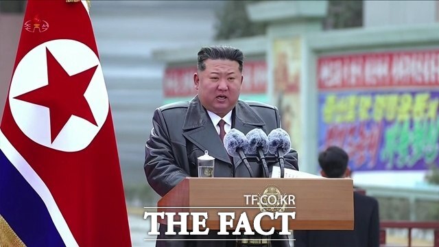 북한 대외매체 조선중앙통신은 김 위원장이 지난 3일 새로 조업한 핵물질 생산공장을 현지지도했다고 4일 보도했다. 사진은 김정은 북한 국무위원장이 지난 3월 1일 상원세멘트연합기업소를 방문한 김 위원장 모습. /뉴시스, 조선중앙TV 갈무리