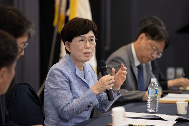 최연혜 한국가스공사 사장이 지난 4일 인천기지에서 기자간담회를 열고 발언하고 있다. / 가스공사