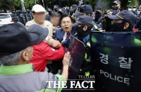  잠실 투표함 35시간만 반출…시위대, 개표소·선관위도 봉쇄 (종합)