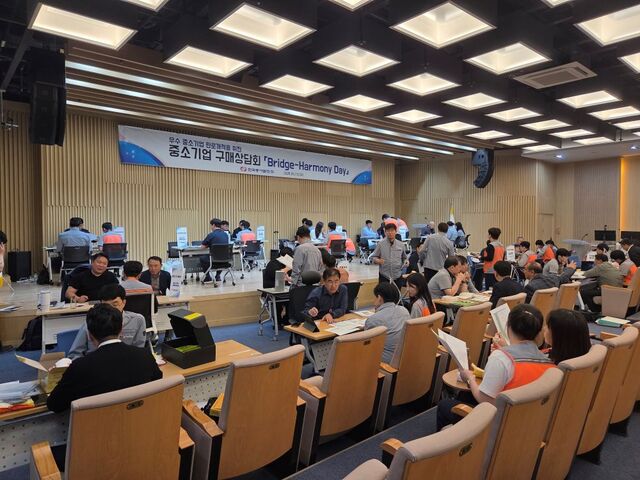한국동서발전은 지난달 13일 울산발전본부를 시작으로 당진·일산·본사·동해발전본부 등 주요 사업소를 순회하며 진행한 '2026년 상반기 맞춤형 구매상담회'를 마무리했다고 10일 밝혔다. / 한국동서발전