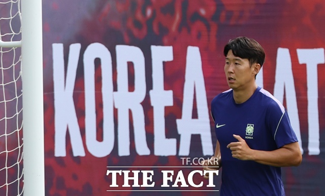 축구 국가대표팀 손흥민이 10일(현지 시간) 체코를 상대로한 2026 국제축구연맹(FIFA) 북중미월드컵 조별리그 A조 1차전을 앞두고 멕시코 과달라하라 인근 사포판에 위치한 베이스캠프 훈련장 치바스 바예 베르데에서 훈련하고 있다. /사포판(멕시코)=뉴시스