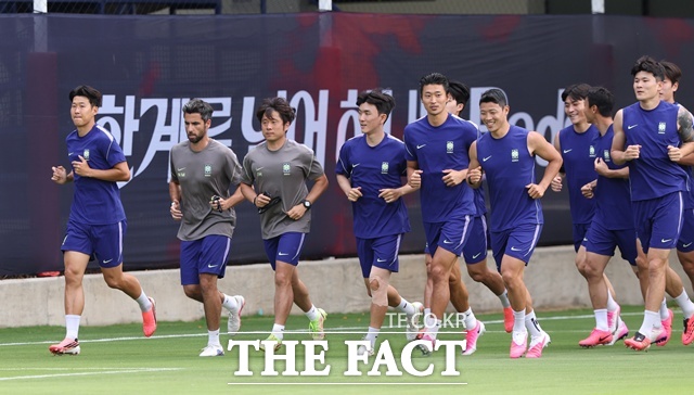 축구 국가대표팀 선수들이 10일(현지 시간) 체코를 상대로한 2026 국제축구연맹(FIFA) 북중미월드컵 조별리그 A조 1차전을 앞두고 멕시코 과달라하라 인근 사포판에 위치한 베이스캠프 훈련장 치바스 바예 베르데에서 훈련하고 있다. /사포판(멕시코)=뉴시스
