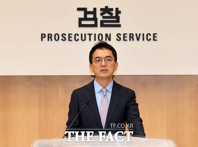 구자현 검찰총장 직무대행은 19일 서울동부지검 스마트워크센터를 방문하여 디지털 기반 업무환경을 살펴보고, 검찰 구성원들의 의견을 들었다./뉴시스