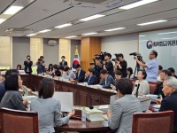  내년 최저임금 勞 1만2000원 vs 社 동결…최초요구안 제시