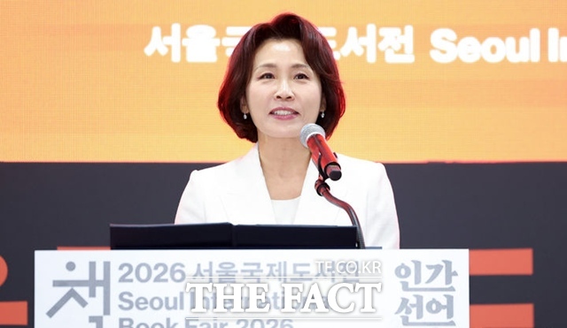 영부인 김혜경 여사가 24일 서울 강남구 코엑스에서 열린 2026 서울국제도서전 개막식에서 축사를 하고 있다. /뉴시스