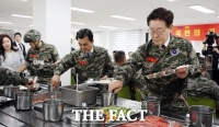  연평도 해병대 찾은 李 