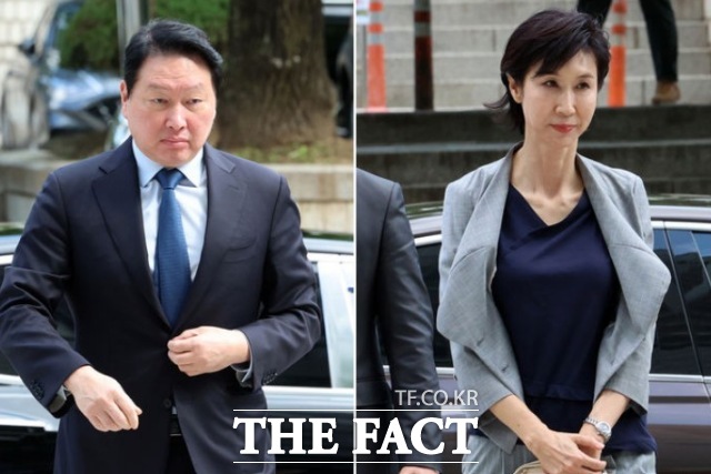 최태원(왼쪽사진) SK그룹 회장과 노소영 아트센터 나비 관장이 26일 오전 서울 서초구 서울고법에서 열린 재산 분할 소송 파기환송심 2차 변론기일에 출석하고 있다./뉴시스