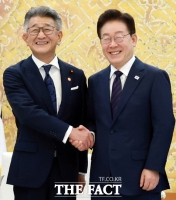  李 대통령, 日 의원단 접견…