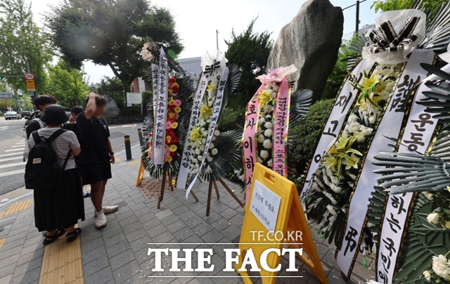 배재고 야구부의 '5·18 민주화운동 조롱 응원' 이후 학생 징계 절차부터 이에 따른 경찰 고발, 나아가 진영 대립 구도까지 논란이 일파만파 확산하고 있다. SNS를 통해 청소년들 일상에 파고든 혐오가 이번 사태의 근본 원인으로 지적되면서 학교 차원의 역사·미디어 교육 재정립 등 근본적인 대책 마련이 시급하다는 지적이다. /뉴시스