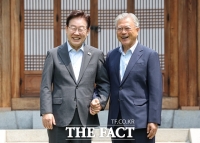  文 