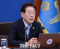  李 