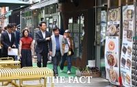  오세훈, 민선 9기 첫 민생행보는 '골목상권'…마곡미술길 방문
