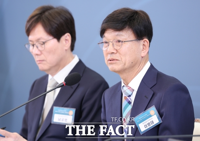 이병태 규제합리화위원회 부위원장이 지난 4월15일 청와대에서 열린 규제합리화위원회 제1차 전체회의에서 발언하고 있다. /사진공동취재단